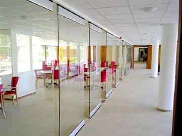 회의실을 위한 칸막이벽을 미끄러지는 투명한 유리 12 mm 간격