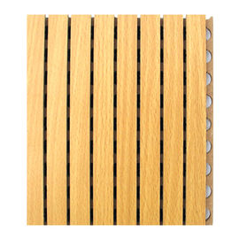 사무실 건물을 위해 방음 주문을 받아서 만들어진 베니어 완성되는 나무로 되는 홈이 있는 청각 패널