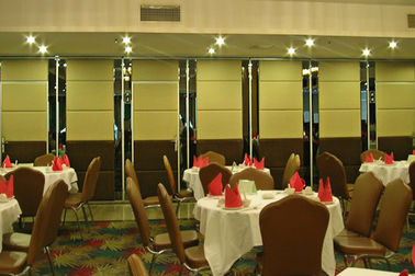 호텔 연회 홀을 위한 작동 가능한 움직일 수 있는 칸막이벽을 미끄러지는 직물 표면