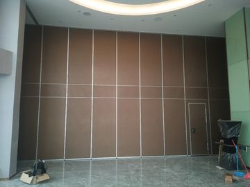 실내 나무로 되는 디자인 강당/연회 홀을 위한 청각적인 칸막이벽 미닫이 문