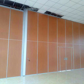 학교 사건 강당 분할을 위한 기능적인 통제를 가진 교실 작동 가능한 벽