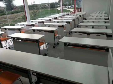 EBUNGE 현대 Foldable 학교 테이블 4개의 바퀴를 가진 서 있는 사무용 가구 회의실 책상