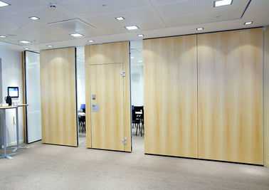미닫이 문을 가진 사무실을 위한 작동 가능한 칸막이벽을 접히는 나무로 되는 표면