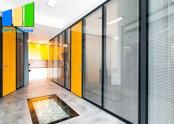 현대 사무실을 위한 천장 분할에 알루미늄 구조 서리로 덥은 조정 유리벽 지면